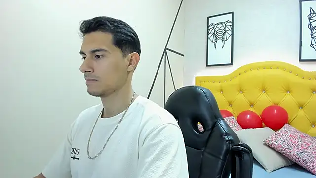 Snapshot of Mike_Conors chatting on 02-20-26, 01:57 Mike Conors online show from 02-20-26, 01:57