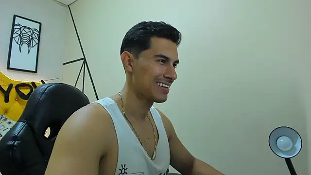 Snapshot of Mike_Conors chatting on 02-13-26, 02:00 Mike Conors online show from 02-13-26, 02:00