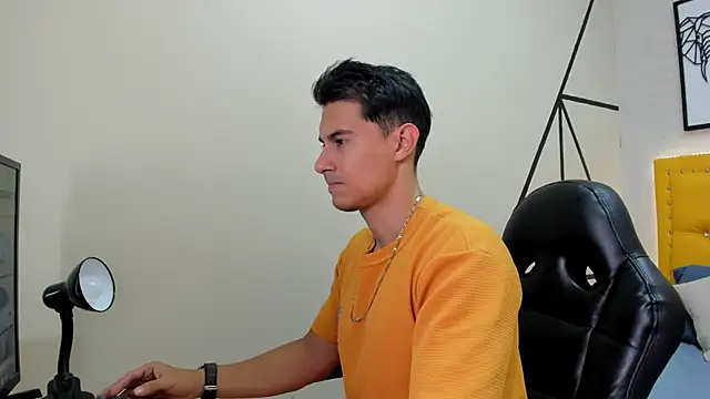 Snapshot of Mike_Conors chatting on 02-19-26, 01:57 Mike Conors online show from 02-19-26, 01:57