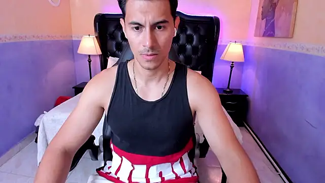 Snapshot of Mike_Conors chatting on 02-25-26, 01:39 Mike Conors online show from 02-25-26, 01:39