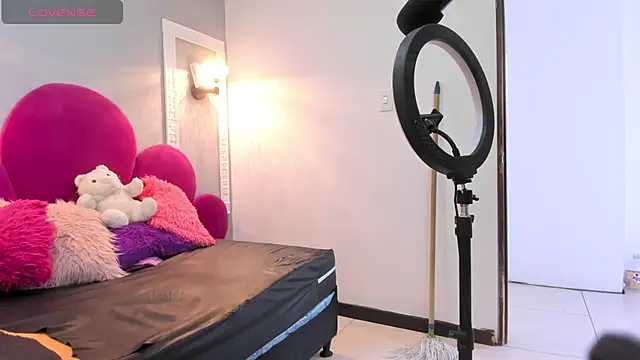 Raven love online show from 05-12-26, 05:08