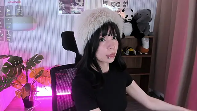 Snapshot of Laukyubey1 chatting on 02-12-26, 08:41 Laukyubey1 online show from 02-12-26, 08:41