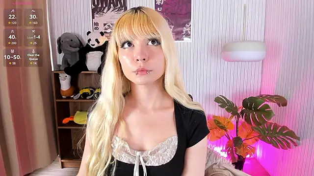 Snapshot of Laukyubey1 chatting on 02-11-26, 07:58 Laukyubey1 online show from 02-11-26, 07:58