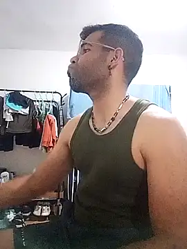 Snapshot of thom_1 chatting on 02-16-26, 01:59 thom 1 online show from 02-16-26, 01:59