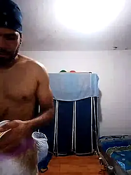 Snapshot of thom_1 chatting on 07-19-26, 11:29 thom 1 online show from 07-19-26, 11:29
