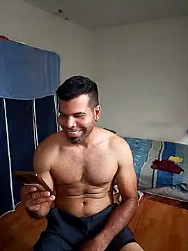 Snapshot of thom_1 chatting on 02-12-26, 09:14 thom 1 online show from 02-12-26, 09:14