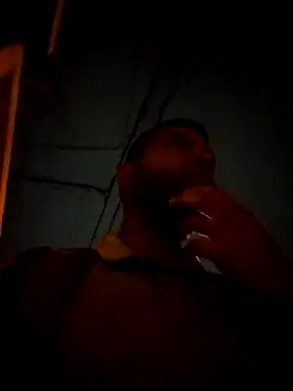 Snapshot of thom_1 chatting on 06-13-26, 10:13 thom 1 online show from 06-13-26, 10:13