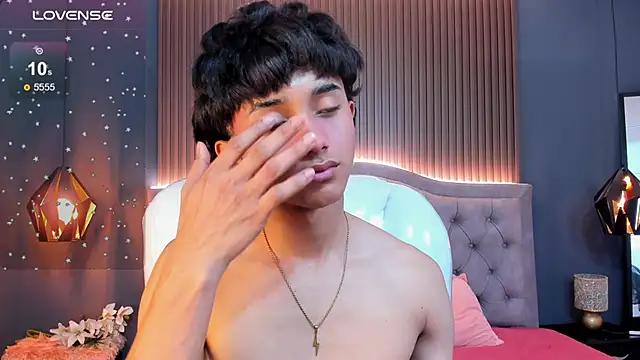 Snapshot of Noa_03 chatting on 02-11-26, 01:55 Noa 03 online show from 02-11-26, 01:55