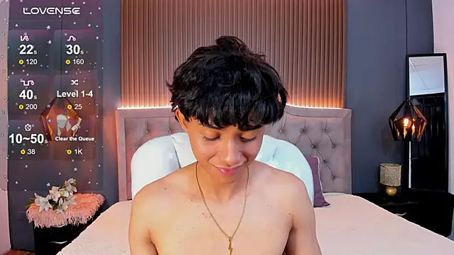 Snapshot of Noa_03 chatting on 02-05-26, 01:29 Noa 03 online show from 02-05-26, 01:29