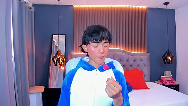 Noa 03 online show from 03-16-26, 06:54