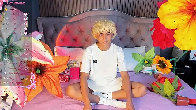 Snapshot of Noa_03 chatting on 02-25-26, 07:14 Noa 03 online show from 02-25-26, 07:14