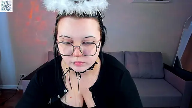 Kira G0ld online show from 05-17-26, 08:47