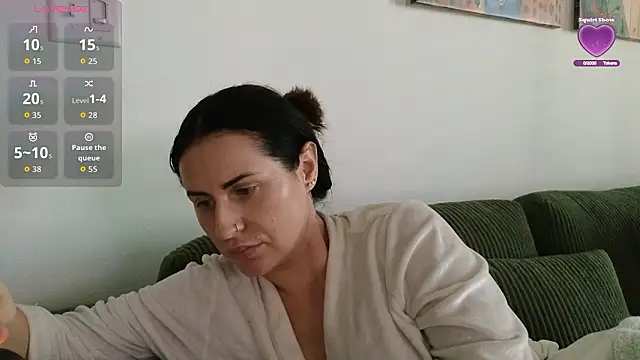 Snapshot of ViolettBaby chatting on 02-05-26, 06:04 ViolettBaby online show from 02-05-26, 06:04