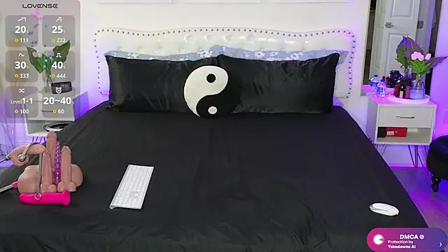 Snapshot of ViolettBaby chatting on 06-25-26, 03:50 ViolettBaby online show from 06-25-26, 03:50