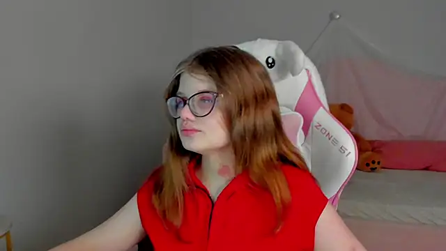 ChloeHalses online show from 04-10-26, 06:15