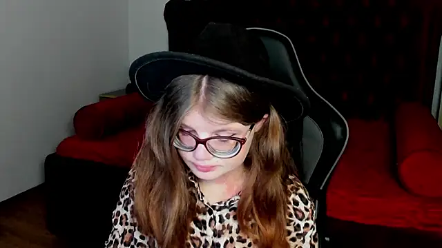 ChloeHalses online show from 04-22-26, 05:03
