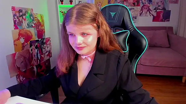 ChloeHalses online show from 06-04-26, 04:11