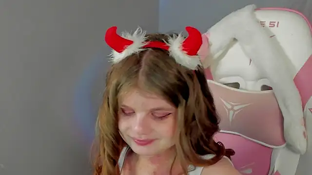 ChloeHalses online show from 05-17-26, 05:02