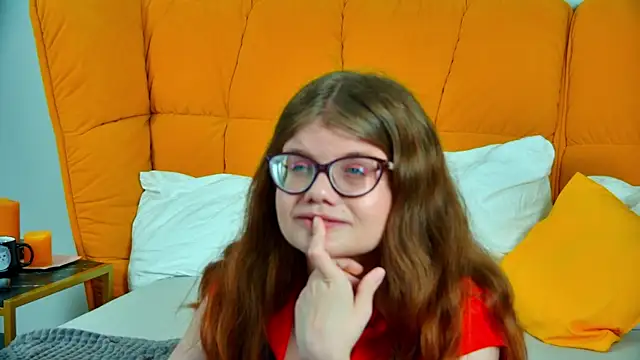 ChloeHalses online show from 06-06-26, 04:12