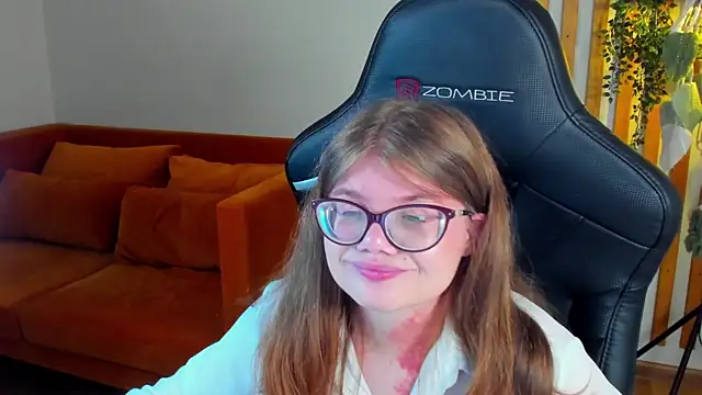 ChloeHalses online show from 06-12-26, 05:10