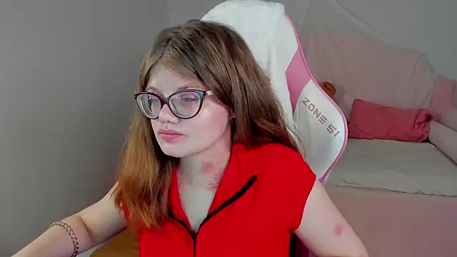 ChloeHalses online show from 04-05-26, 05:08