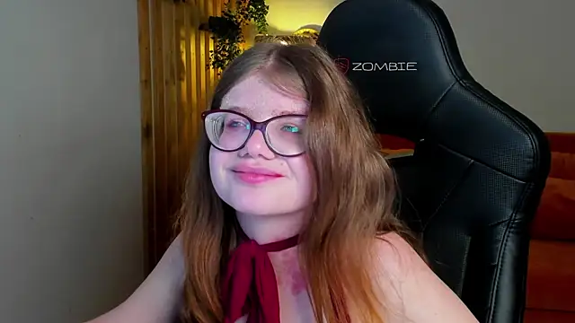 ChloeHalses online show from 04-25-26, 05:10