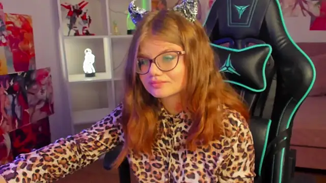 ChloeHalses online show from 04-11-26, 05:05