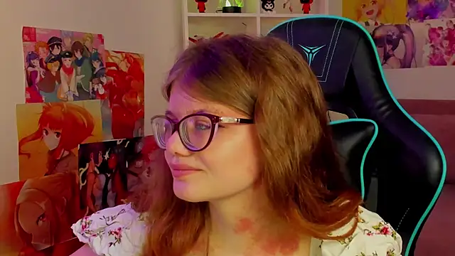 ChloeHalses online show from 04-17-26, 05:10