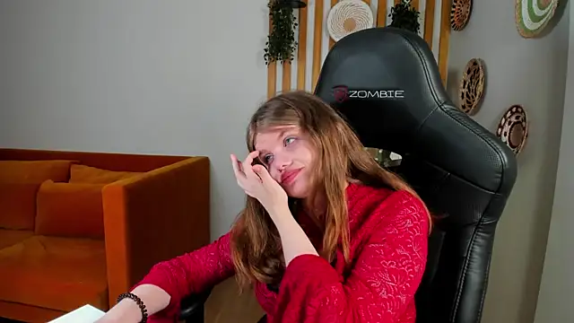 ChloeHalses online show from 06-06-26, 04:07