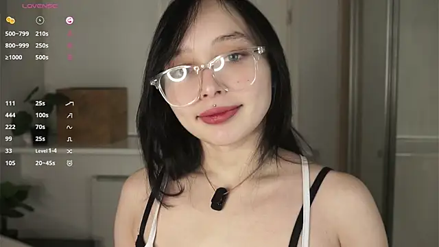 Snapshot of HannaHayles chatting on 02-14-26, 05:46 HannaHayles online show from 02-14-26, 05:46