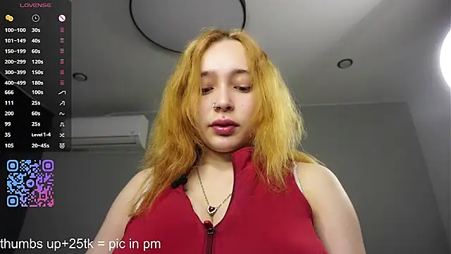 Snapshot of HannaHayles chatting on 06-19-26, 05:30 HannaHayles online show from 06-19-26, 05:30