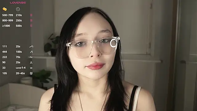 Snapshot of HannaHayles chatting on 02-13-26, 06:08 HannaHayles online show from 02-13-26, 06:08