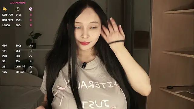 HannaHayles online show from 03-04-26, 06:48