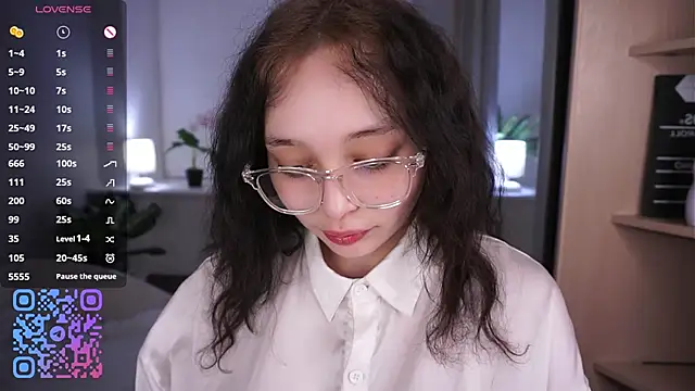 HannaHayles online show from 04-08-26, 05:03