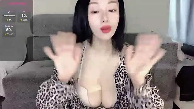 Snapshot of Sunny------ chatting on 02-15-26, 11:58 Sunny------ online show from 02-15-26, 11:58