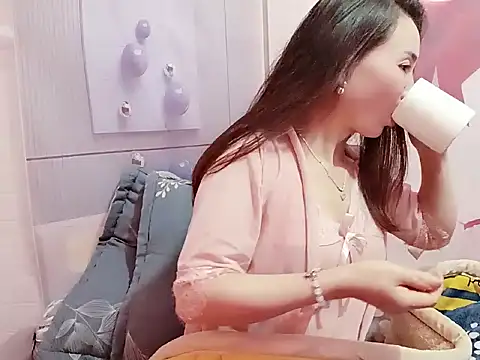 Snapshot of Hello-Kitty001 chatting on 02-11-26, 07:30 Hello-Kitty001 online show from 02-11-26, 07:30