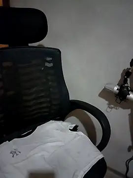 Snapshot of aki_zz69 chatting on 02-05-26, 12:50 aki zz69 online show from 02-05-26, 12:50