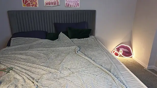 LovingWhisperr online show from 02-21-26, 01:18