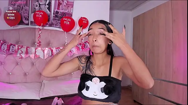 Snapshot of liittle__baby chatting on 02-14-26, 11:43 liittle baby online show from 02-14-26, 11:43