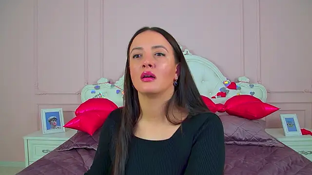 Snapshot of ElinaBellucci chatting on 03-02-26, 04:24 ElinaBellucci online show from 03-02-26, 04:24