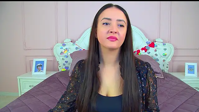 Snapshot of ElinaBellucci chatting on 02-16-26, 04:33 ElinaBellucci online show from 02-16-26, 04:33