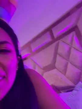 Emma Sanz   online show from 04-14-26, 04:23