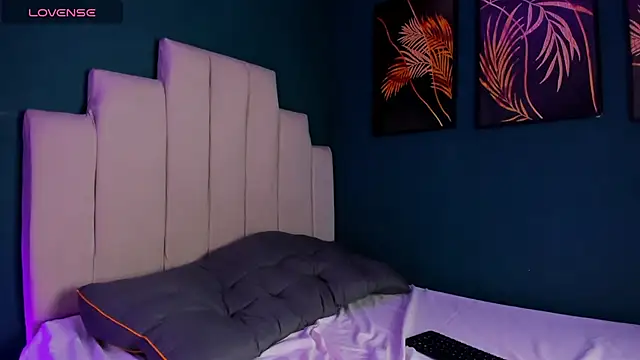 Adrienne   online show from 04-16-26, 09:39