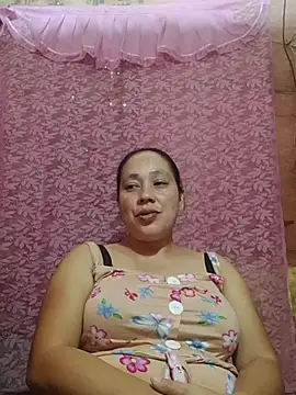 Snapshot of May_Bombs chatting on 03-12-26, 01:33 May Bombs online show from 03-12-26, 01:33