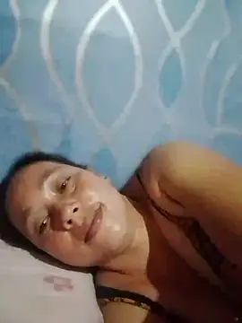 Snapshot of May_Bombs chatting on 04-08-26, 01:34 May Bombs online show from 04-08-26, 01:34