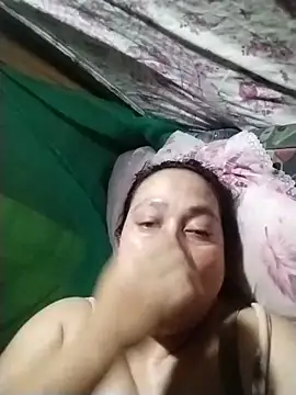 Snapshot of May_Bombs chatting on 02-17-26, 02:53 May Bombs online show from 02-17-26, 02:53