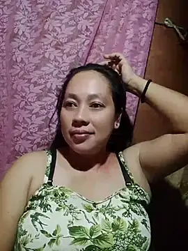 Snapshot of May_Bombs chatting on 03-31-26, 08:00 May Bombs online show from 03-31-26, 08:00