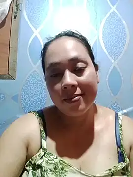 Snapshot of May_Bombs chatting on 04-10-26, 01:01 May Bombs online show from 04-10-26, 01:01