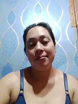 Snapshot of May_Bombs chatting on 04-13-26, 09:41 May Bombs online show from 04-13-26, 09:41