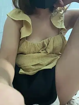 Miu Xinh online show from 03-25-26, 04:28